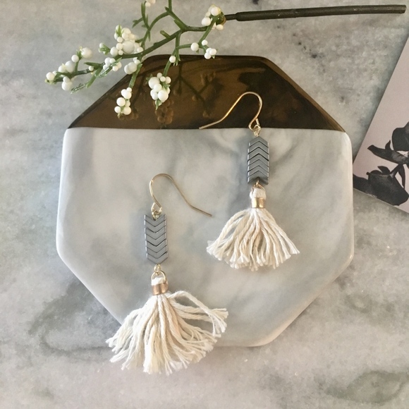 Natural Ore Chevron Arrow Tassel Gold Earrings - Picture 6 of 9